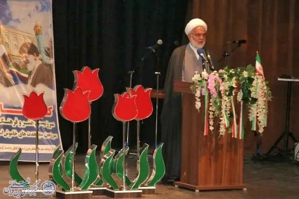 معنویت شاخصه اصلی بانوی انقلابی است