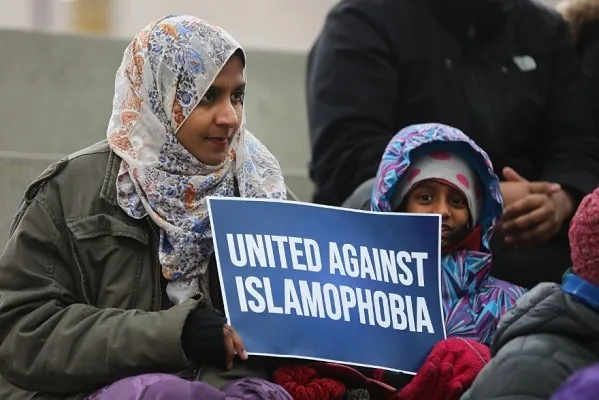 Canada: Pig Carcass Left at Halal Store Door Sparks Muslim Outrage