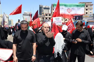 تشییع پیکر مطهر رهبر شهید در مشهد مقدس
