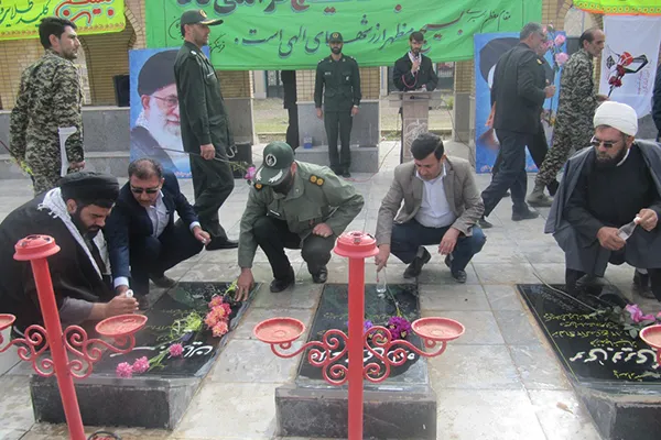 عطرافشانی گلزار شهدا در لردگان