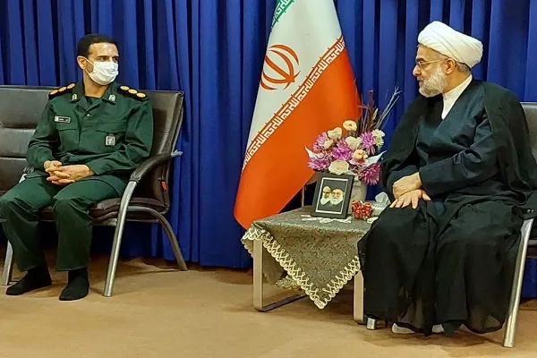 دیدار کارکنان یگان حفاظت هواپیمایی فرودگاه سنندج با نماینده ولی‌فقیه در کردستان