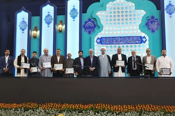 تجلیل آستان قدس حسینی از فعالان ختم قرآن کریم در ماه رمضان