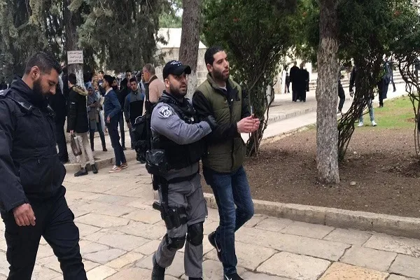 Filistin vatandaşlarının Mescid-i Aksa’ya girmesi yasaklandı