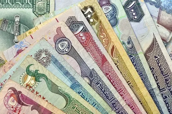 Сбербанк начал продавать наличные дирхамы ОАЭ