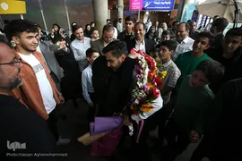 بازگشت یونس شاهمرادی، قهرمان مسابقات بین‌المللی قرآن و اذان «عطر الکلام» عربستان به ایران