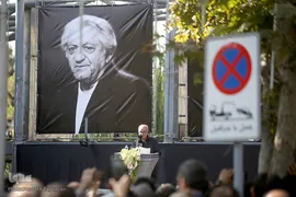 مراسم تشییع پیکر عزت الله انتظامی