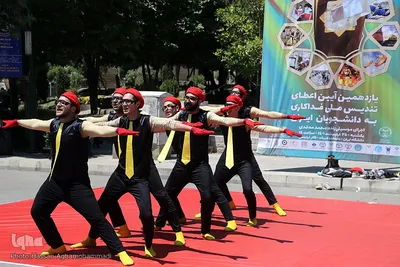 نمایش خیابانی «این کجا و آن کجا» 