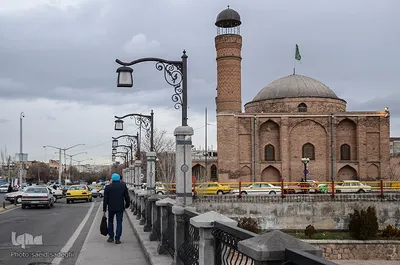 افراشته فیرزوزه‌ای؛ مسجد صاحب الامر تبریز