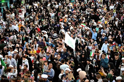 اجتماع خانوادگی همخوانی سرود «سلام فرمانده» در مسجد مقدس جمکران 