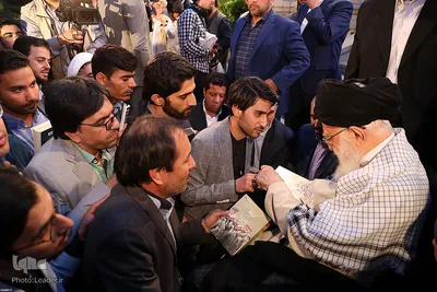 دیدار جمعی از شاعران و اهالی فرهنگ و ادب با رهبر انقلاب