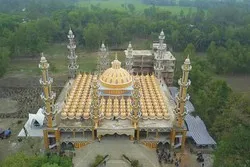 La mosquée aux 201 dômes du Bangladesh