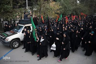 دسته عزاداری دانشجویان از دانشگاه تهران تا حسینیه امام خمینی (ره)