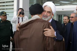  حجت الاسلام والمسلمین محسن قمی، مشاور امور بین الملل مقام معظم رهبری در مراسم استقبال از حجت‌الاسلام والمسلمین سیدعبدالفتاح نواب، نماینده ولی‌فقیه در امور حج و زیارت