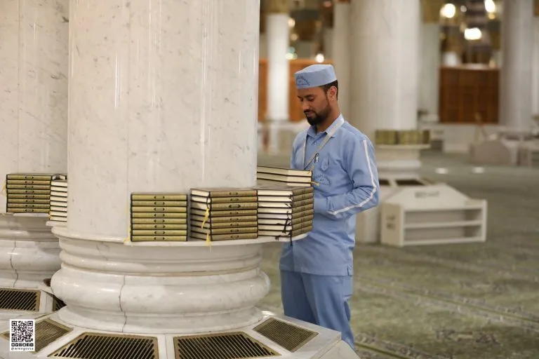 Higit sa 9,000 na Isinalin na mga Kopya ng Qur’an na Naipamahagi sa mga Moske ng Propeta