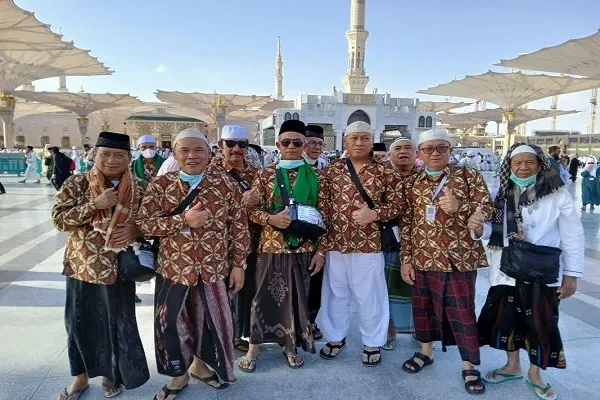 Medine'de binlerce yabancı hacının varlığı | fotoğraf