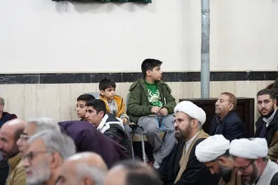 حضور رئیس شورای سیاست‌گذاری ائمه جمعه کشور در جمع نمازگزاران لرستانی