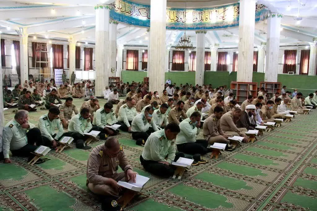 محفل انس با قرآن به یاد شهدا در بوشهر برگزار شد + عکس