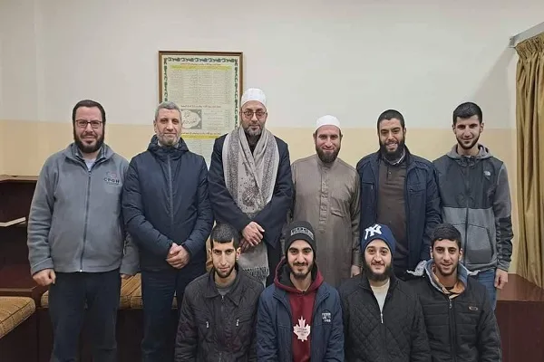 طالب لبناني يقرأ ختمة قرآنية كاملة برواية 