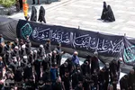 نماز ظهر عاشورا در آستان مقدس امامزادگان محمد (ع) و سکینه خاتون (س) کرج