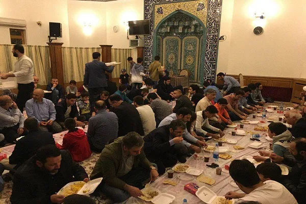 افطار روزه‌داران در مسجد «خاتم الانبیاء» مسکو+عکس