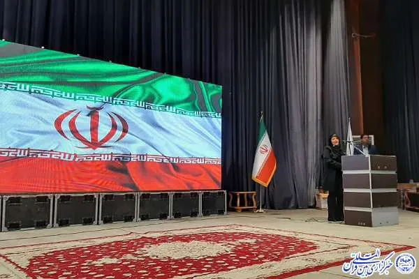 نخستین نمایشگاه آثار پرتره سیاه قلم تمثال شهدا در کرج رونمایی شد + عکس