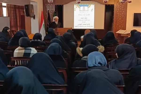 لبنان: دار القرآن والحديث تكرّم حافظة جديدة للقرآن في لبنان + صور