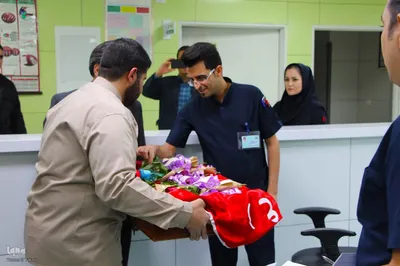 تجلیل از پرستاران بیمارستان امام حسین(ع) توسط گروه فرهنگی و جهادی خادم‌الشهداء‎