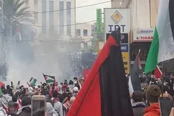 লেবাননে মার্কিন দূতাবাসের সামনে বিক্ষোভ