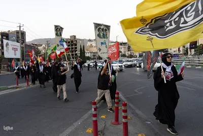 کاروان دانشگاهیان استان البرز پای پیاده در راه تشییع رهبر شهید