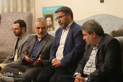 دیدار قرآنیان پیرو مکتب شهید سلیمانی و جمعی از مدیران جهاددانشگاهی با خانواده شهید تقوی