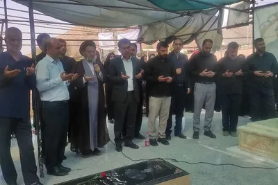 غبارروبی قبور شهدای جنگ تحمیلی 12 روزه توسط اعضای جهاد دانشگاهی لرستان