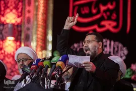 مراسم تعویض پرچم گنبد حرم حضرت اباالفضل العباس(ع) از قرمز به مشکی