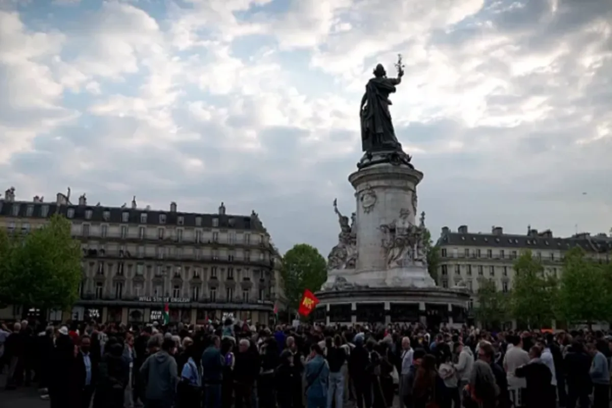 Hundreds in Paris Pay Tribute to Muslim Man Killed in Islamophobic Attack