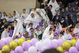 اجتماع ۲۰ هزارنفری «دختران آرمانی»