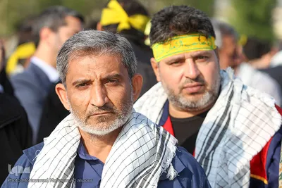 عزیز زبیدی، عضو بسیج لوله سازی اهواز، 40 سال سن دارد و می‌گوید بسیج یعنی اخلاص.