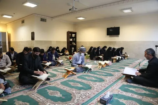 برگزاری مراسم ختم قرآن ویژه شهدای رمضان در کردستان + عکس