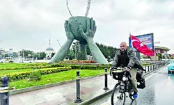 ইসলামভীতি দূর করতে বাইকে বিশ্ব ভ্রমণ