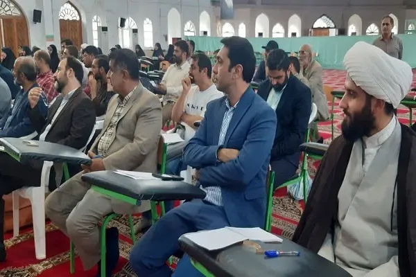نشست امام جمعه آمل با مسئولان مواکب جشن  عید غدیر