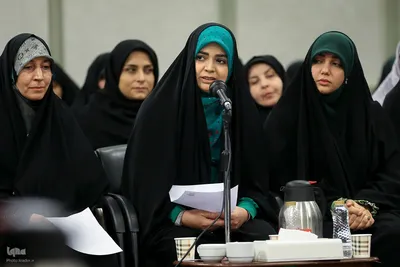 دیدار جمعی از شاعران و اهالی فرهنگ و ادب فارسی با ر هبر معظم انقلاب