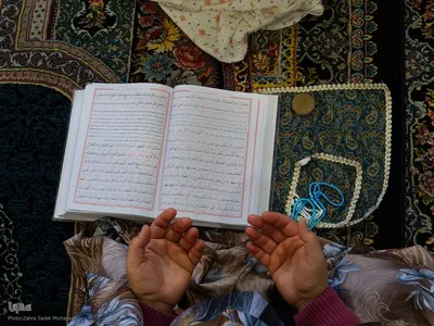 اعتکاف دانش‌آموزان دختر در مسجد سیدالشهدا(ع) خمینی‌شهر