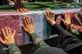 پیکر مطهر سردار بی سر مدافع حرم شهید عبدالله اسکندری، میهمان مردم و مسئولین عزادار لارستان بود
