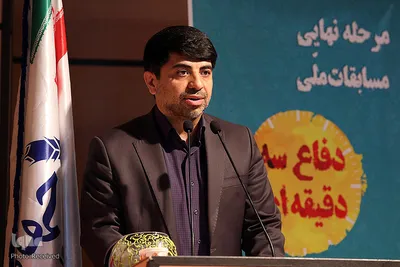 عیسی علیزاده، معاون فرهنگی جهاد دانشگاهی در اختتامیه سومین دوره مسابقات ملی دفاع سه دقیقه ای پایان نامه