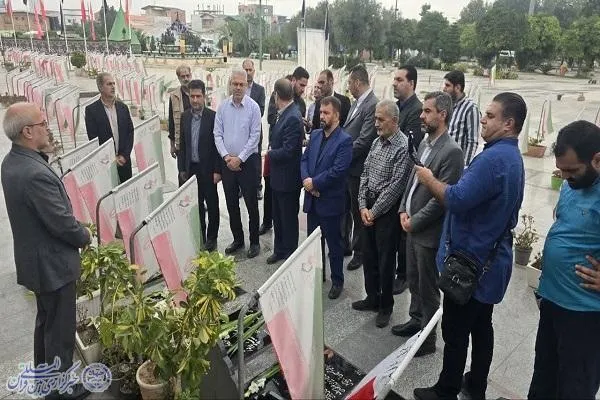 آیین گل افشانی مزار خبرنگار شهید هادی باغبانی شهید مدافع حرم
