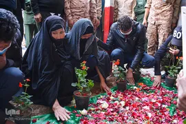 مراسم تشییع پیکر پاک شهید ۱۷ساله مدافع حرم «نجیب حسینی» از رزمندگان تیپ فاطمیون در محلات