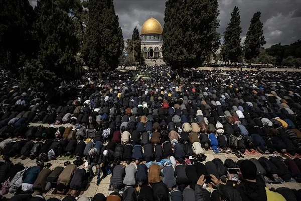 ربع مليون فلسطيني يقيمون صلاة الجمعة الثانية من رمضان بالأقصى
