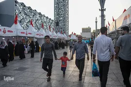 نمایشگاه «عطر سیب» در میدان آئینی امام حسین(ع)