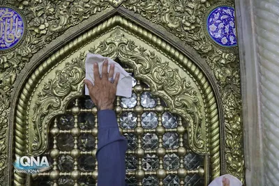 غبارروبی مضجع شریف کریمه اهل بیت توسط جامعه قرآنی کشور