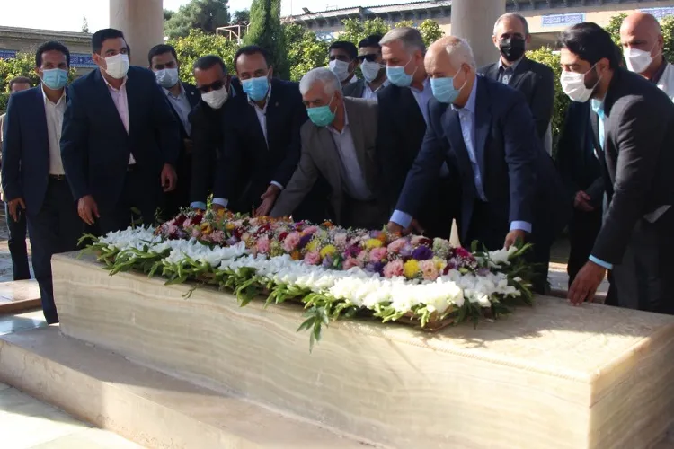 آرامگاه خواجه اهل راز گلباران شد