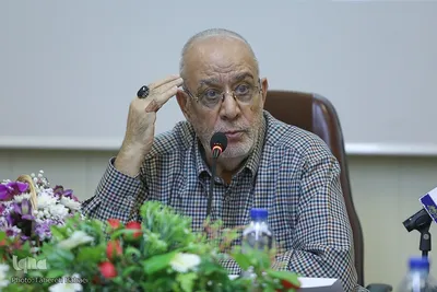 مراسم رونمایی از کتاب نسیم قدسی در تفسیر قرآن