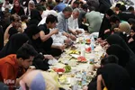 سفره‌های افطاری در جوار آستان علوی
